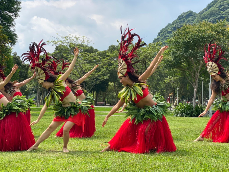 南島大溪地藝術工作室展現最道地的波里尼西亞舞蹈。   圖：南島大溪地藝術工作室提供 