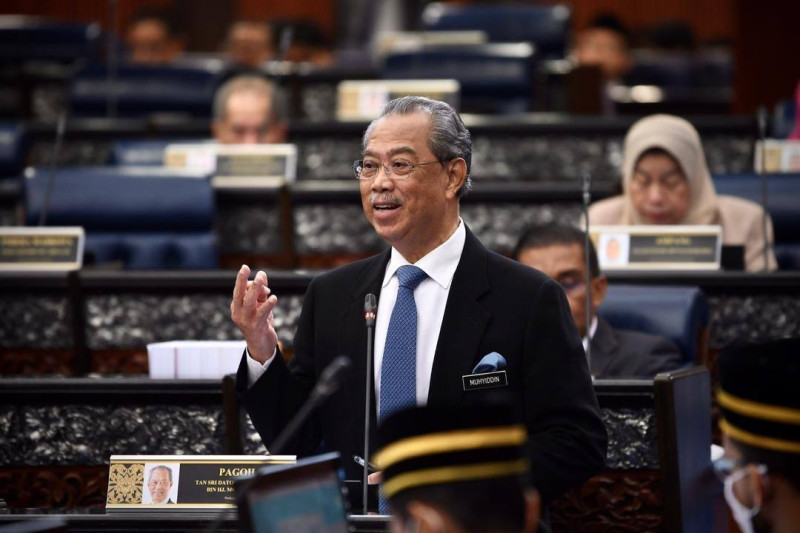 馬來西亞現任首相慕尤丁（前）5年前副首相職位被拔，但如今更上一層樓。   圖：翻攝自慕尤丁臉書