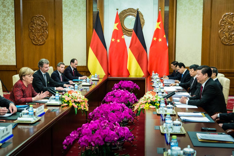 專家指出，德國變得高度依賴中國出口，而且中國人接管德國企業的案件大增。   圖：德國外交部推特