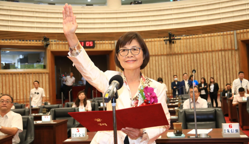 曾麗燕宣誓就任高市議長。   圖:高市議會/提供