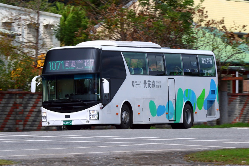 臺北客運「『1071』南港－花蓮」國道客運路線，8月推出單人來回優惠方案。   圖：臺北客運提供 