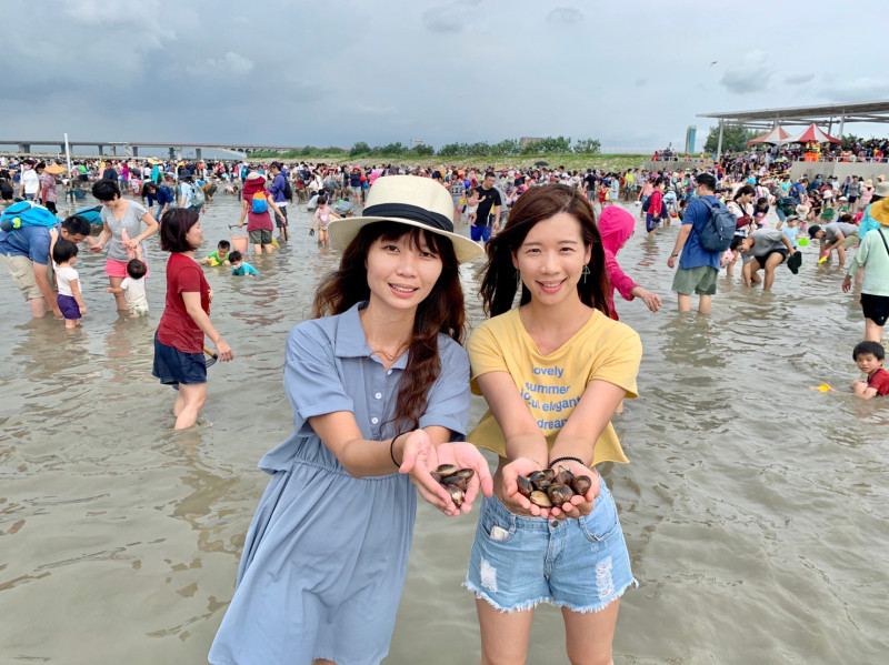 觀光赤嘴園挖文蛤體驗活動8/16還有一場。   圖：台南觀旅局／提供