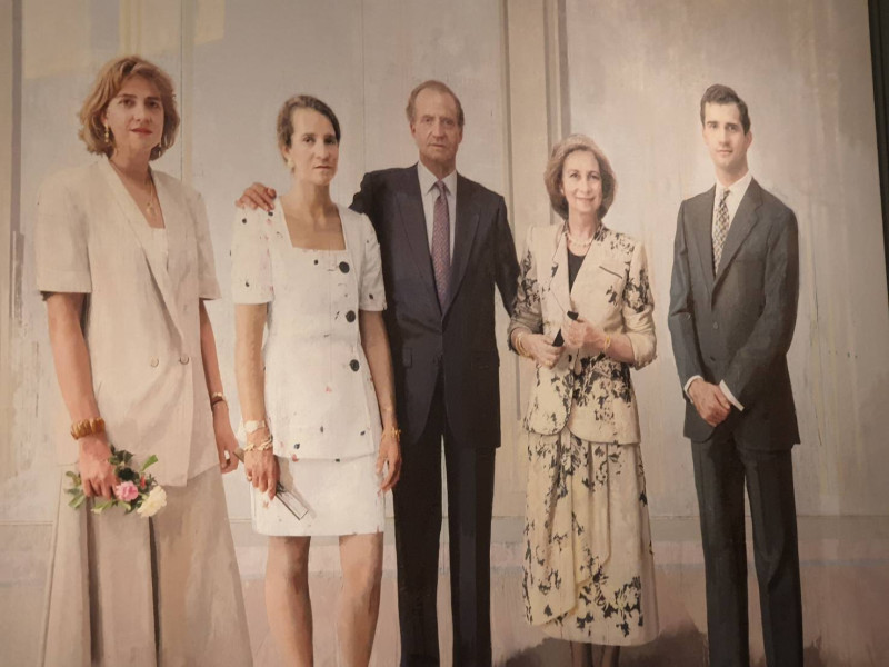 西班牙前任國王胡安·卡洛斯(中)與家族皇室成員合影。   圖：新頭殼翻攝