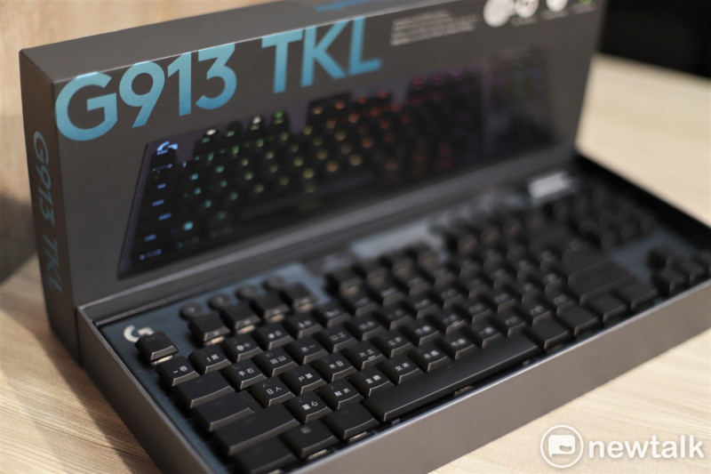 Logitech推出旗艦遊戲鍵盤G913 TKL，成為當今最具便攜性的旗艦遊戲鍵盤。   圖：簡育詮/攝