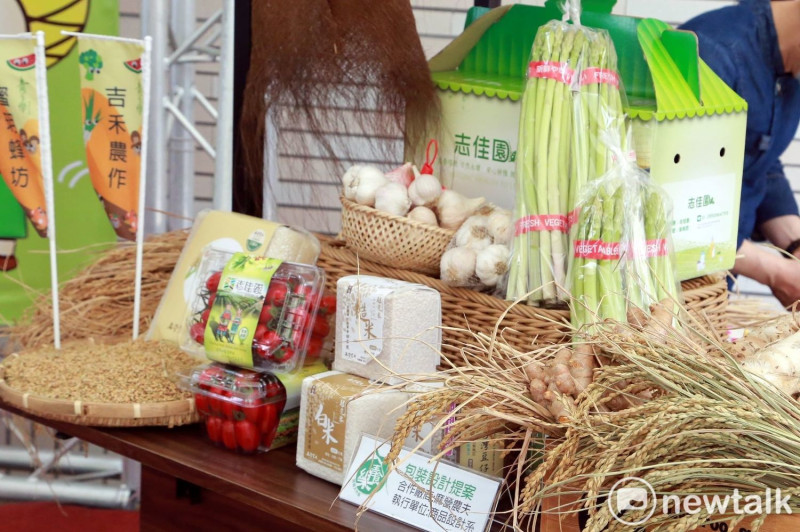 台南農業發達，黃偉哲呼籲北漂青年返鄉加入「新農人」行列。   圖：黃博郎／攝