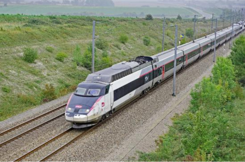 中國正在研發時速600公里的高速磁浮列車。   圖 : 翻攝自 《网易科技》。
