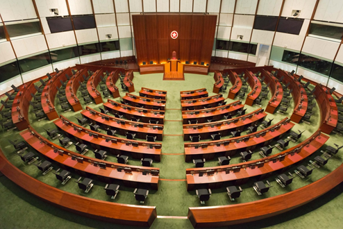中國出手修改香港選制，全國人大常委會今（29）明開會時，預計審議香港《基本法》附件一和附件二，其中包含「432」方案，讓地區直選席次大幅下降至20席。（示意圖）。   圖：翻攝自香港特別行政區立法會官網