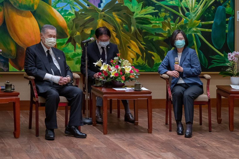 森喜朗率團抵達台灣後，下午4時會晤蔡英文總統。   圖：取自蔡英文臉書