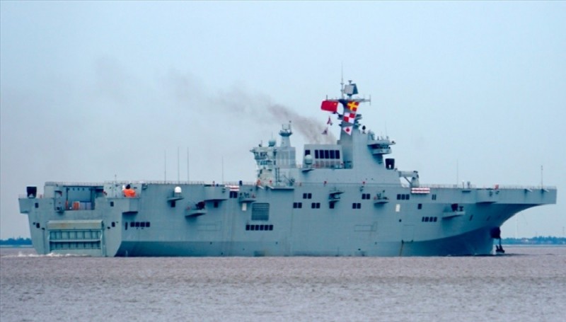 中國首艘075型兩棲攻擊艦5日首度海試，外界認為該艦作戰目標就是要拿來登陸台灣。   圖：翻攝微博