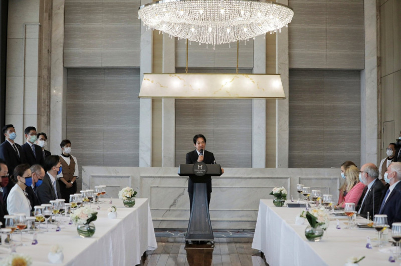 副總統賴清德今（11）天中午代表蔡英文總統及台灣人民，設午宴款待美國衛生部長阿札爾（Alex Azar II）訪問團。   圖：擷自賴清德臉書