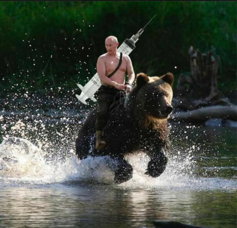 俄羅斯總統普丁騎熊並且背後背著俄國新冠肺炎疫苗合成圖。   圖：翻攝自普丁臉書