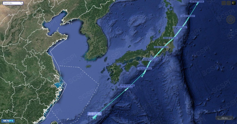 「南海戰略態勢感知計畫」平臺指出原先位於沖繩的美國航母「雷根號」，已向西航行   圖：截自SCS Probing Initiative推特