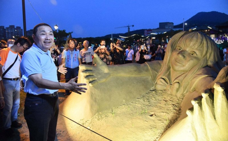 新北市府邀民眾到八里感受到沙雕師的技藝與創意。    圖：新北市水利局提供