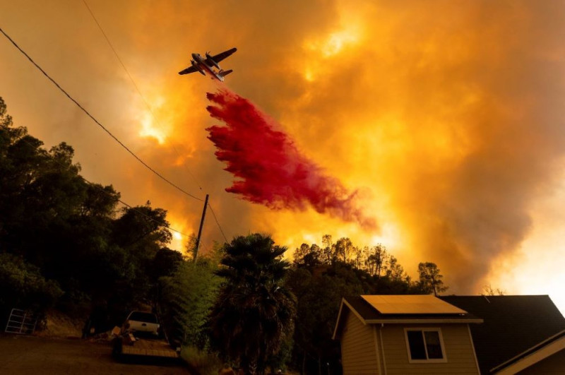 加州連日大火，濃煙四處亂竄。   圖：達志影像／美聯社