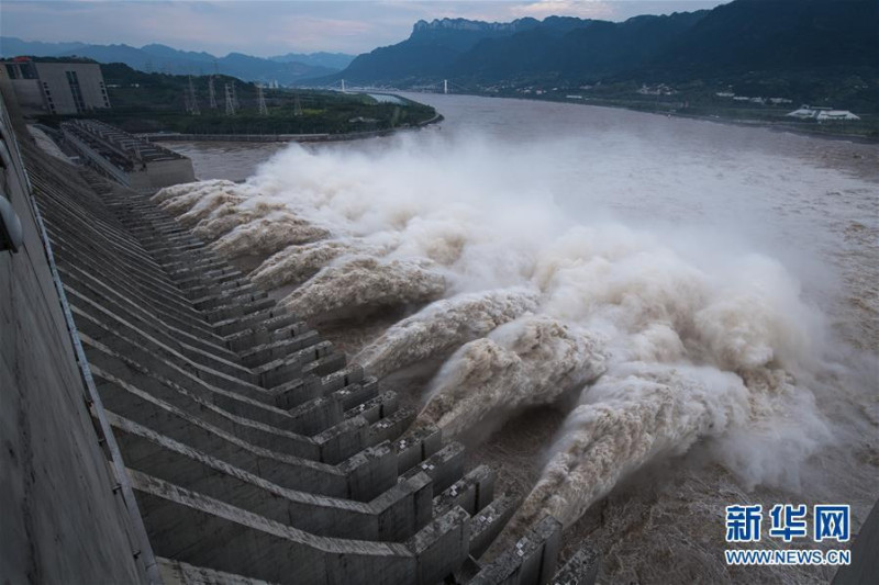實時水情顯示，本月19日12時，三峽水庫入庫流量漲至每秒7萬2千立方米，超過建庫以來最大值。   圖：翻攝自新華網官網