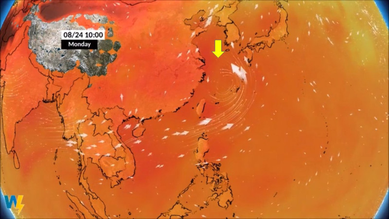 氣象局預報員陳伊秀表示，目前的熱帶擾動形成第8號颱風巴威時，會因環境影響，移動緩慢，預計在箭頭方海面上盤旋，強度有可能增強。   圖：擷取天氣風險 WeatherRisk臉書粉絲專頁