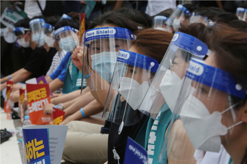 南韓醫界今（21）日起發動集體罷工，反對文在寅政府所提出的醫療改革政策。   圖：達志影像/美聯社