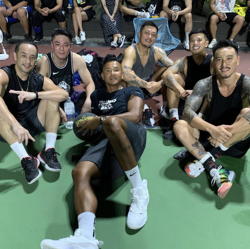 超大咖籃球陣容(左起)Jason唐志中、霍建華、黑人陳建州、余文樂、王信凱、王陽明。   圖：翻攝Instagram