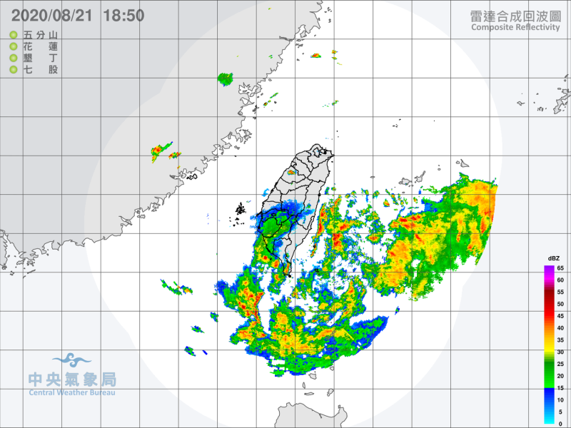 從雷達圖上可見，台灣東邊有一團雲系，是昨日形成的熱帶性低氣壓，今日因它的影響，台灣水氣較為充足。   圖：中央氣象局/提供