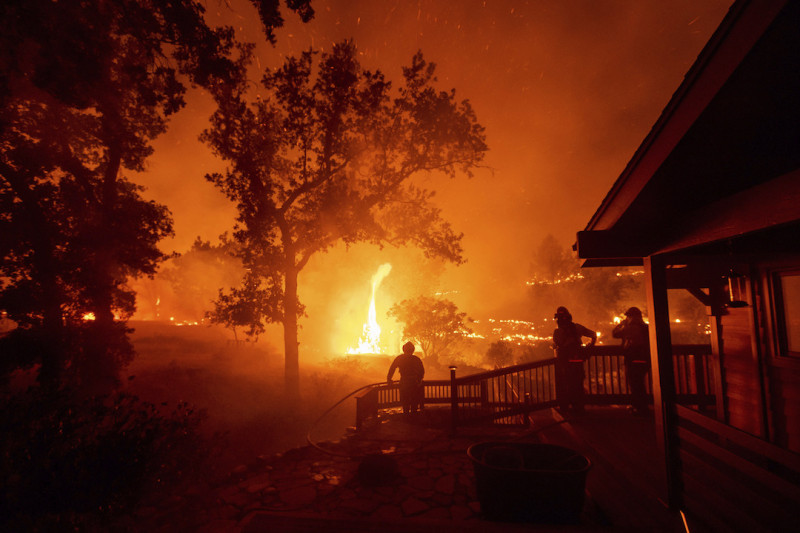 美國加州野火燒毀近數千人的住所及其他建築物。   圖：達志影像/美聯社