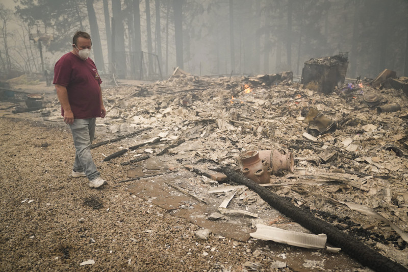 美國加州野火無情的將房屋燒盡。   圖：達志影像/美聯社