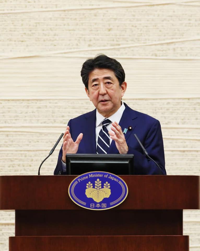 日本首相安倍晉三到2020年8月24日止，已經連續在位2799天，創下日本憲政史上新紀錄。   圖：翻攝自日本首相官邸臉書
