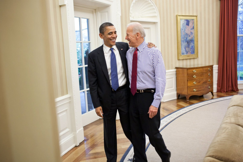 美國前總統歐巴馬（左）與舊搭檔拜登是哥俩好，即使卸任後交情仍然深厚。   圖：翻攝自拜登臉書