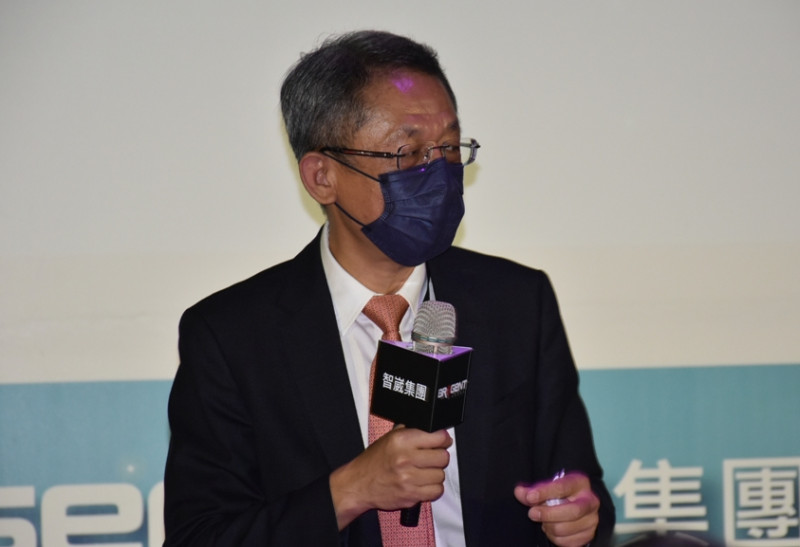 智崴董事長歐陽志宏宣布將透過巡迴快閃，讓全台民眾能免費體驗5G VR體感娛樂。   圖：孫家銘/攝