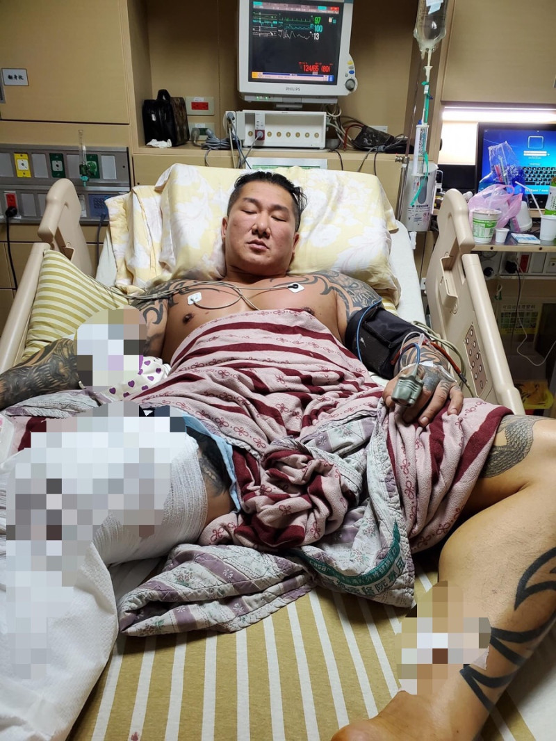 網紅館長陳之漢8月28日遭槍擊，隨即送至醫院急救，因他身體底子好，日前已出院回家靜養。   圖：翻攝飆捍臉書