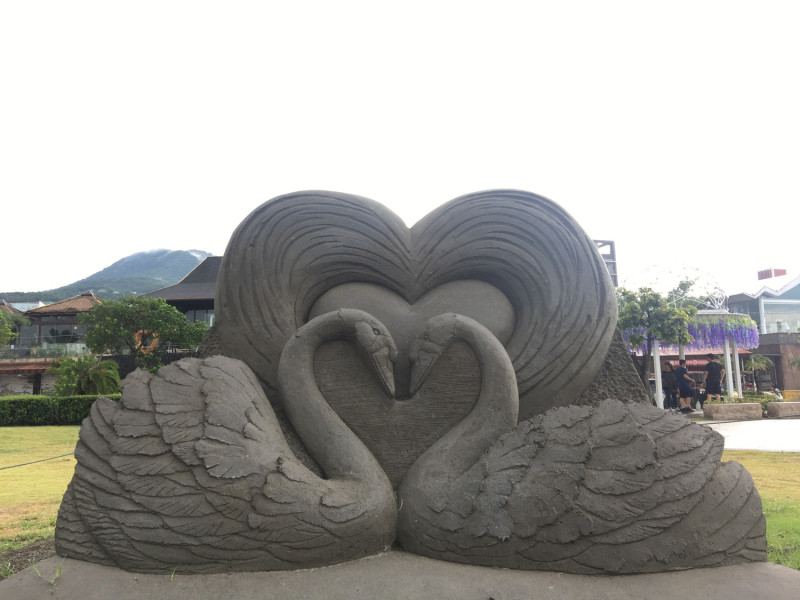 八里城市沙雕展中名為「美善天使」的沙雕。   圖：新北市水利局提供