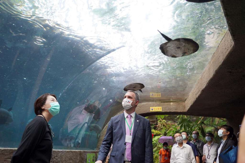 布拉格市長賀吉普參觀台北市立動物園。   圖：台北市政府 / 提供
