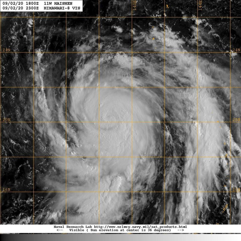 氣象局局長鄭明典在臉書PO出海神颱風螺旋雲系完整，而且接近圓對稱，還在持續長胖、增壯中。   圖：翻攝鄭明典臉書