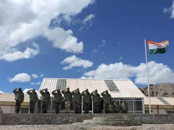 印度增兵班公錯邊境，並要求士兵24小時全面加強戒備。   圖：翻攝自印度timesnownews/IANS