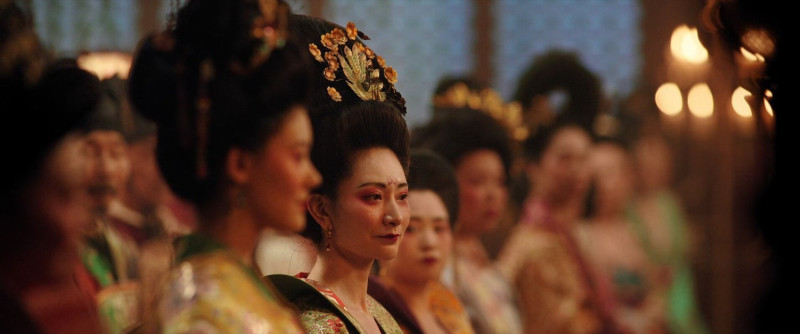 網友更表示，這種皇帝上朝議事後宮女眷在大廳站兩側的情形，根本是模仿西方宮廷禮儀想像出來的。   圖：翻攝微博