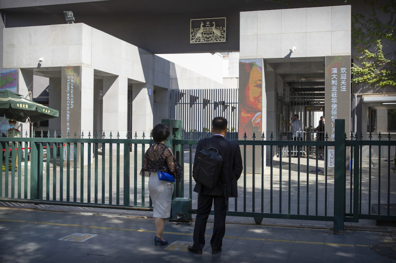 兩名澳洲駐中國記者日前遭到中國國安人員強制約談，之後在澳洲大使館及領館協助下離開中國，平安抵達澳洲。   圖：達志影像／美聯社