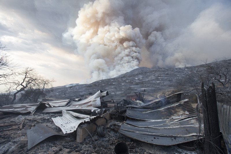 美國南加州在5日爆發「艾多雷多」野火，已經造成8人不幸喪命、7000英畝以上土地遭到燒毀。   圖 : 達志影像/美聯社
