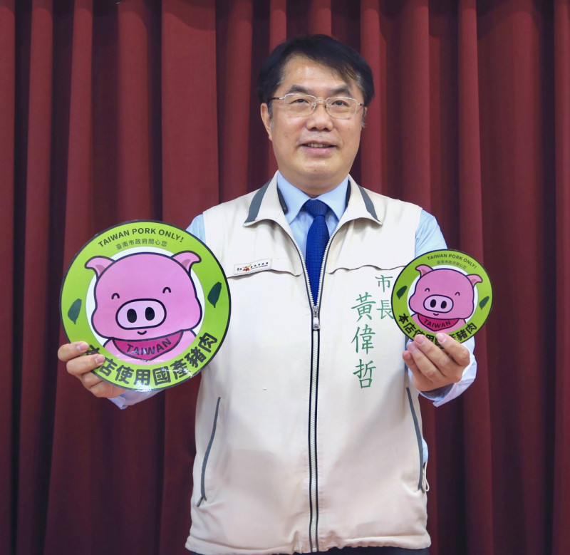 對於天下雜誌民調結果，黃偉哲認為施政讓民眾有感，讓市民對自己的城市更有自信，比民調數字波動更重要。   圖：黃博郎／攝
