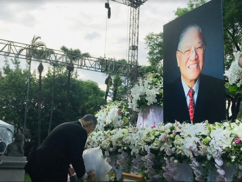 前日本首相森喜朗於8月親赴台北賓館弔唁前總統李登輝。   圖：取自日本台灣交流協會臉書