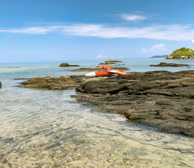 沖繩海岸被發現的無人機。   圖：翻攝自《朝日新聞》