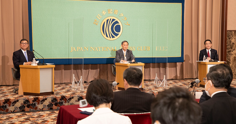 菅義偉、岸田文雄、石破茂12日出席由日本新聞社主辦的公開辯論會。   圖：翻攝自自民黨官網