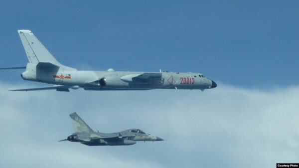 中共軍機連續闖入台灣空域，我軍機「伴飛」監控。   圖 : 國防部 / 提供