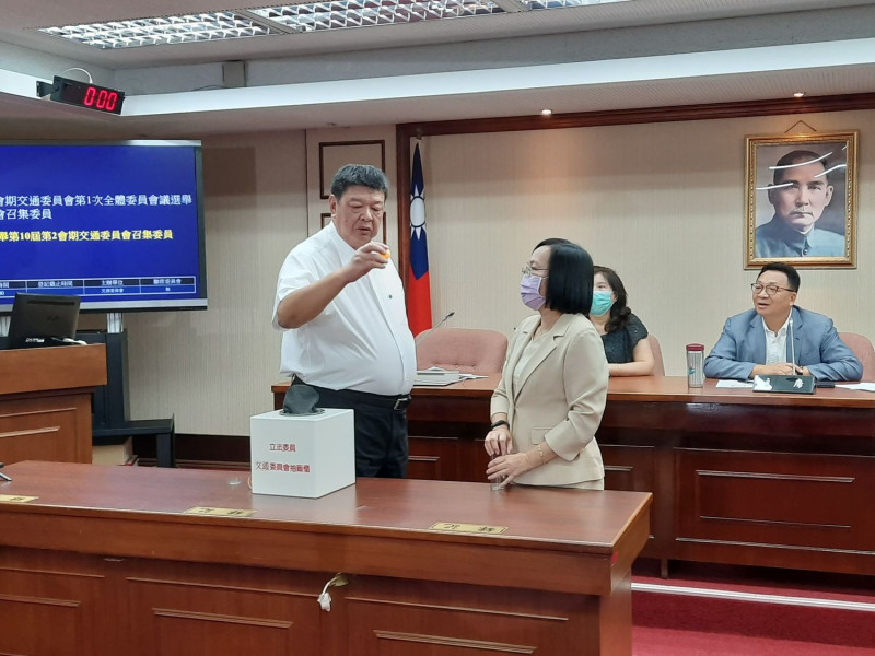 台北地方法院判決陳雪生（圖左）需賠償范雲8萬元確定。   圖：陳佩君／攝（資料照）