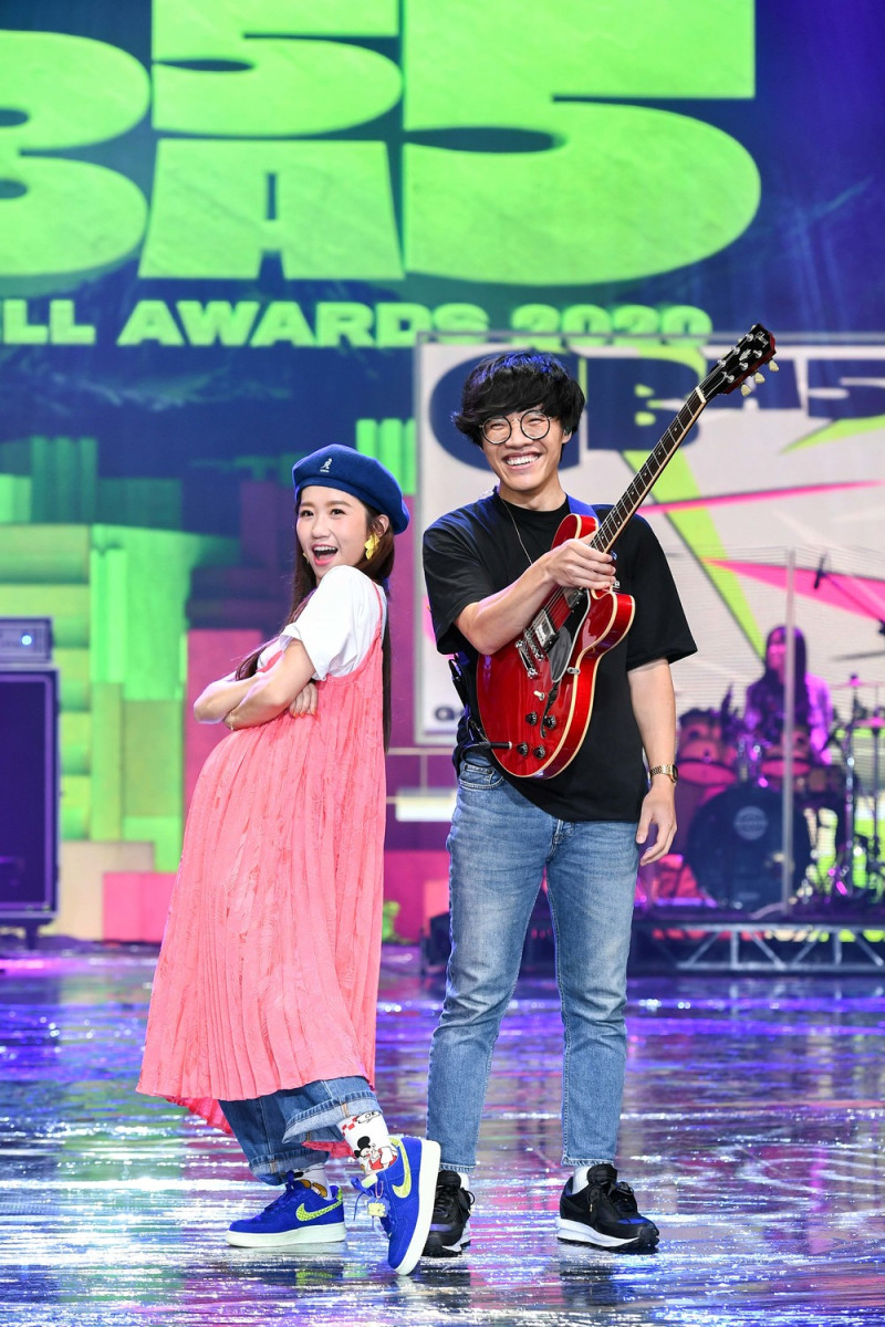 Lulu(黃路梓茵)與歌手盧廣仲將搭配主持今晚第二階段的頒獎典禮。   圖：三立電視/提供