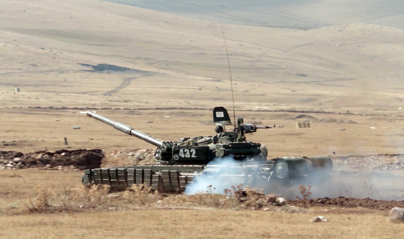 亞美尼亞戰車在納哥諾卡拉巴克地區出動。   圖：翻攝自MoD of Armenia推特