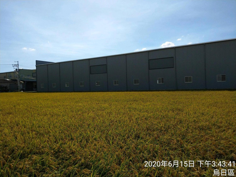 民眾回報台中市烏日區溪南西段新增建農地違章工廠。   圖：地球公民基金會提供