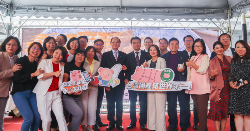 綠委舉辦「我愛國產豬」美食推廣記者會，呼籲民眾吃台灣豬。   圖:鍾佳濱辦公室提供