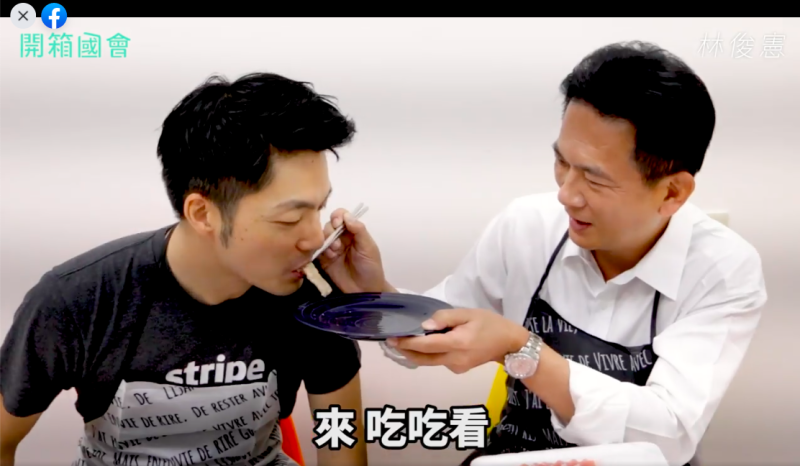 林俊憲親餵蔣萬安吃烤肉，還笑稱「我會被你的女粉絲打死！」   圖：截自林俊憲臉書