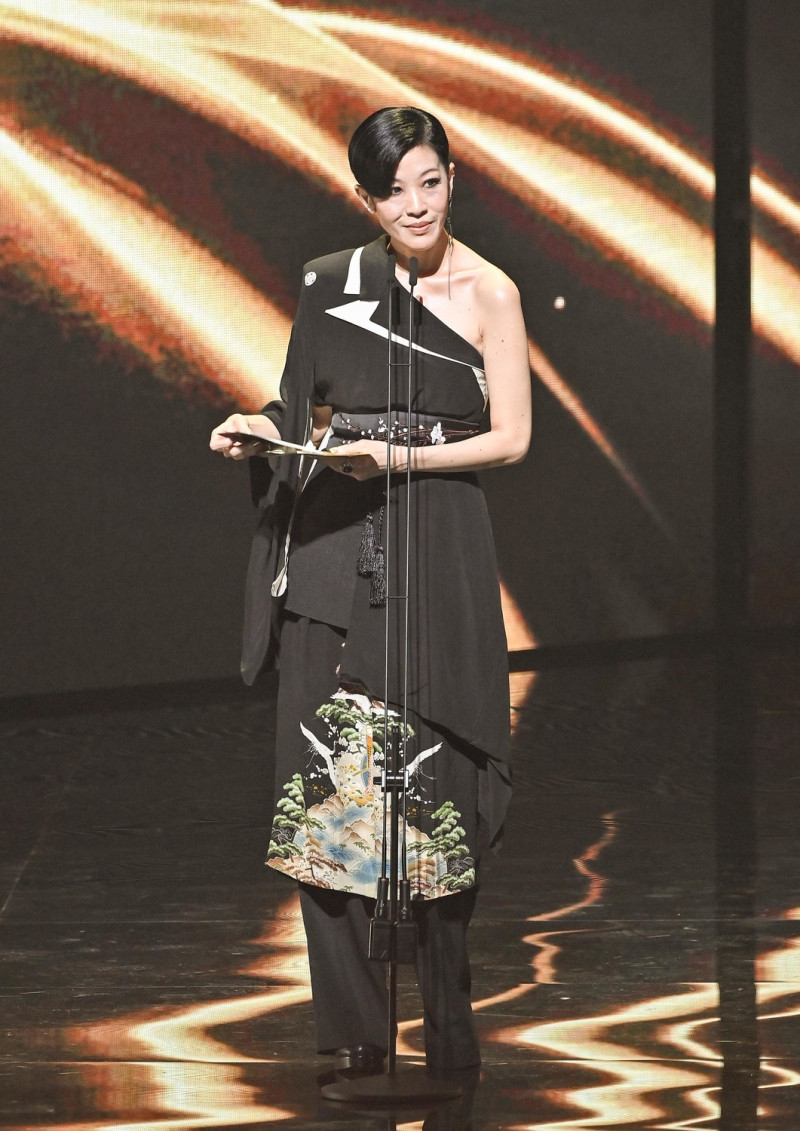 第31屆金曲獎收視最高點，落在陳珊妮頒發「年度歌曲獎」收視率為4.02(收視人口880,000)。   圖：台視/提供