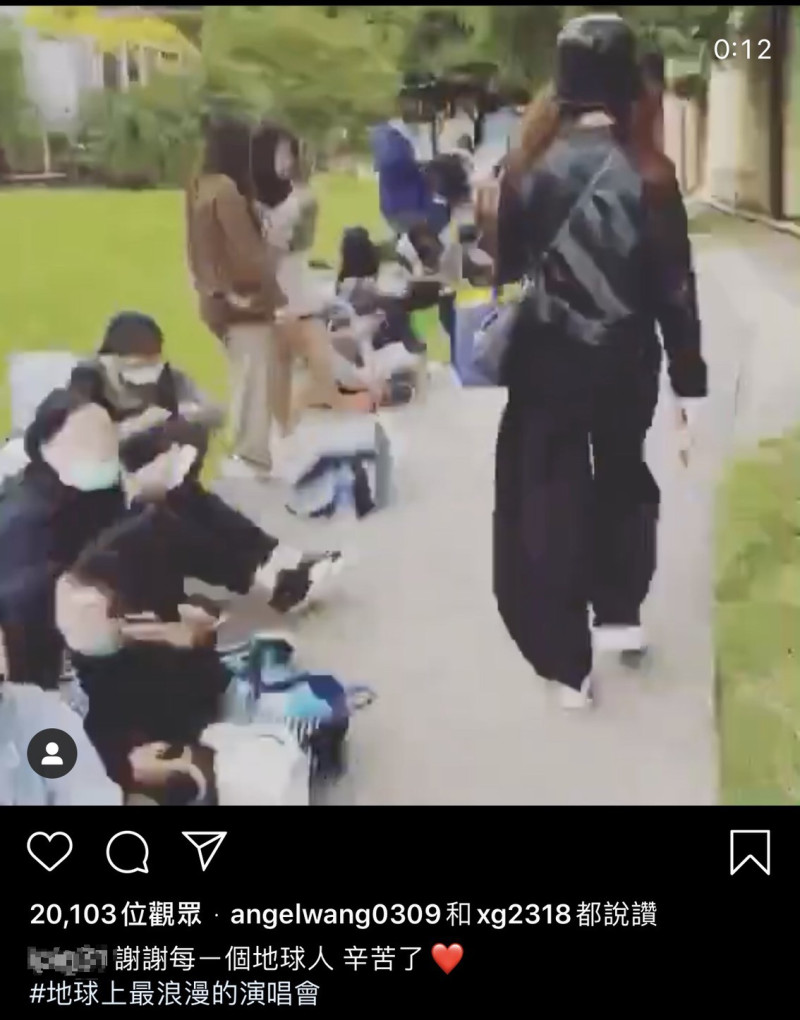 小鬼黃鴻升經紀人Dinp曝光現在在華山的排隊人潮。   圖：翻攝Instagram