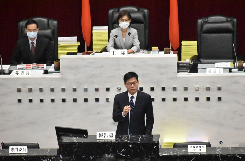 陳其邁赴議會進行上任市長以來首次施政報告。   圖：孫家銘/攝